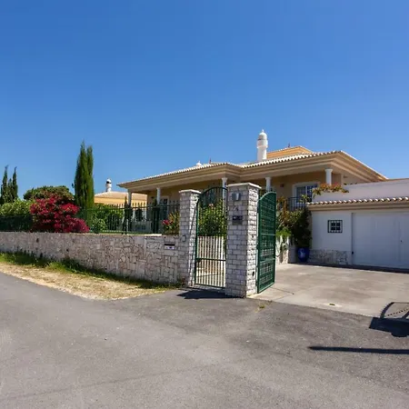 Fonte Santa Villa *